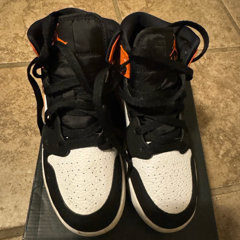 Air Jordan 1 shattered backboard